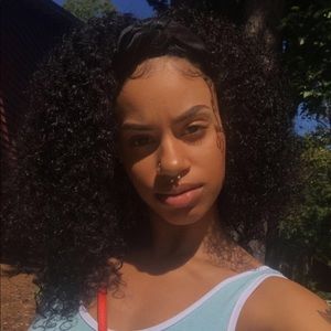 Meet your Posher, Ayanna